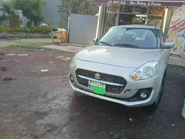 Suzuki Swift 2021 Silver
