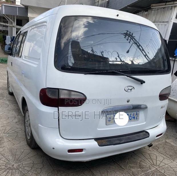 Hyundai H200 2000 White