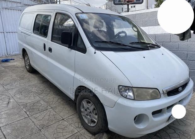 Hyundai H200 2000 White