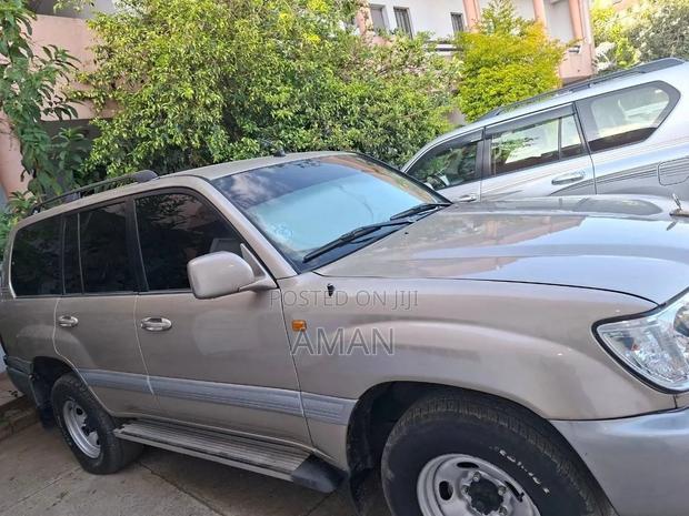 Toyota Land Cruiser 2005 Silver