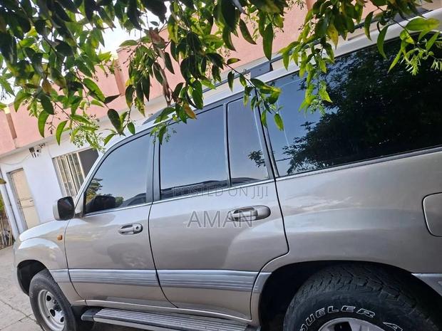 Toyota Land Cruiser 2005 Silver