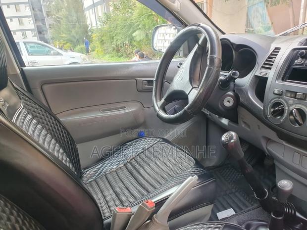 Toyota Hilux 2010 White
