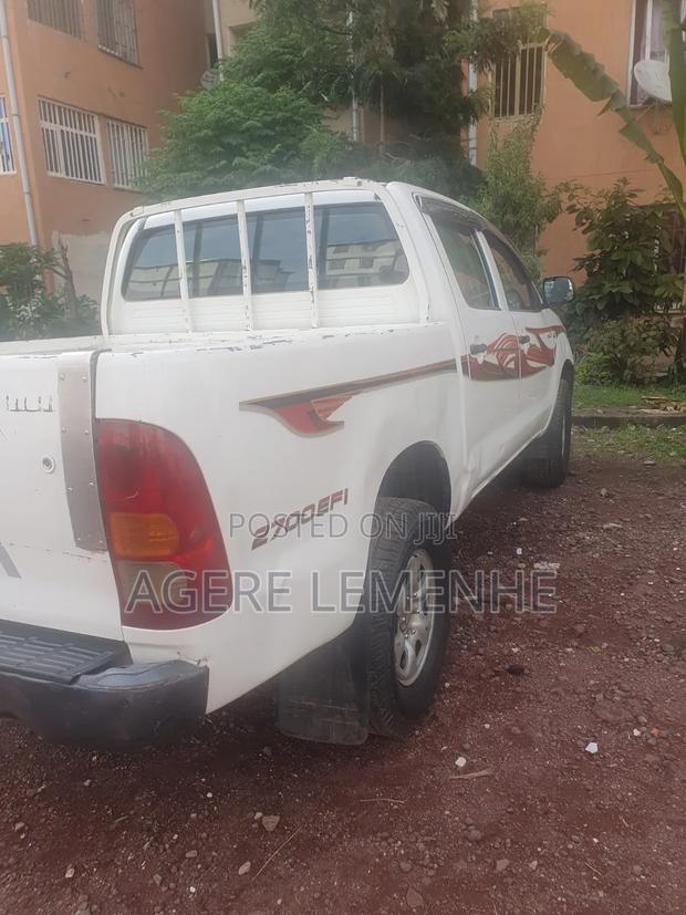 Toyota Hilux 2010 White