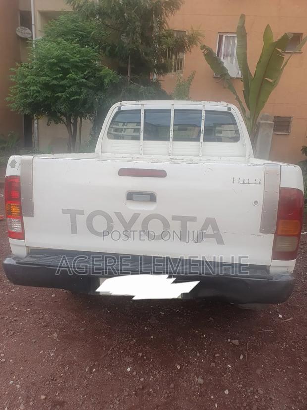 Toyota Hilux 2010 White