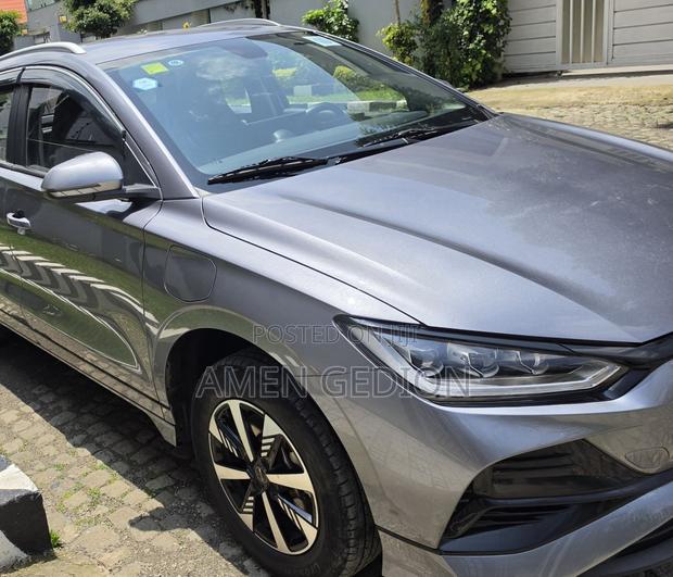 BYD E2 43 kWh 94 hp FWD 2025 Silver