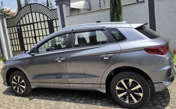 BYD E2 43 kWh 94 hp FWD 2025 Silver