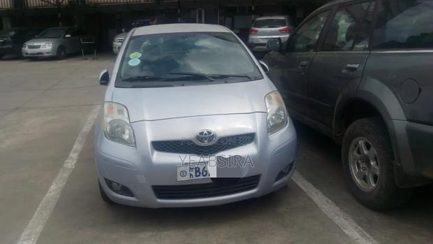 Toyota Yaris 2010 Silver
