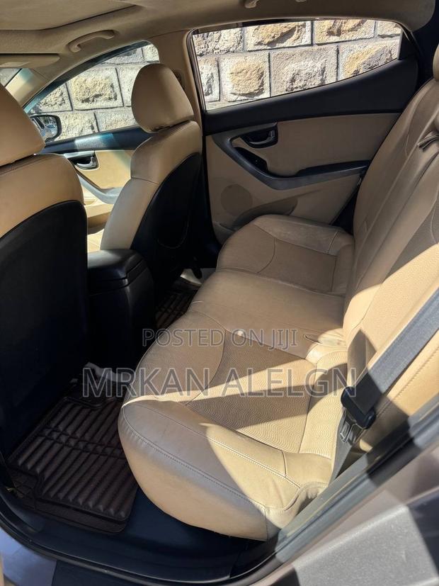 Hyundai Elantra 2012 Brown