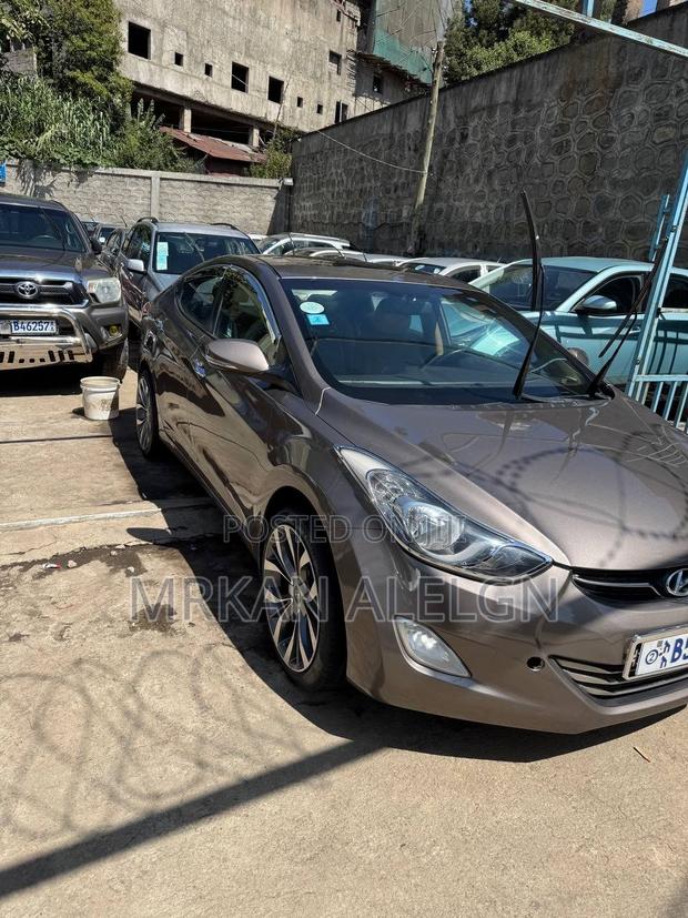 Hyundai Elantra 2012 Brown