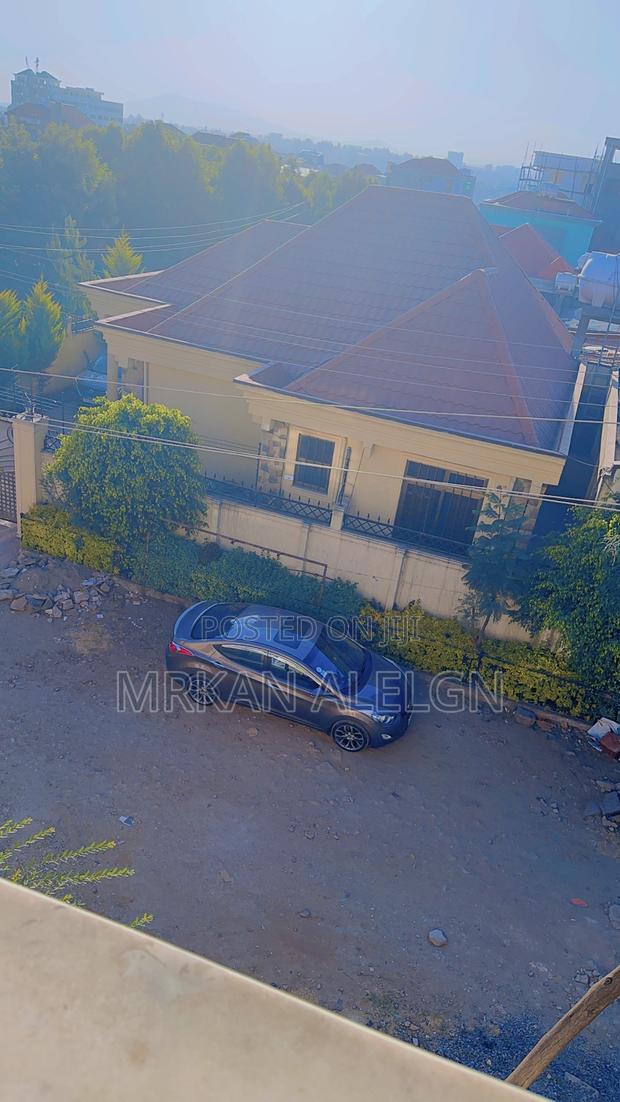 Hyundai Elantra 2012 Brown