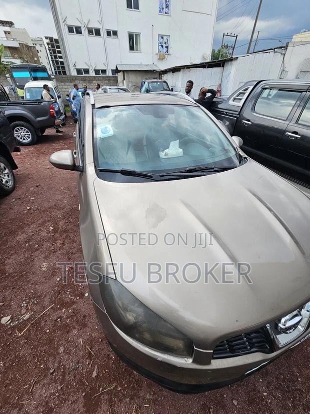 Nissan Qashqai 2012 Brown