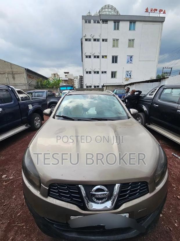 Nissan Qashqai 2012 Brown