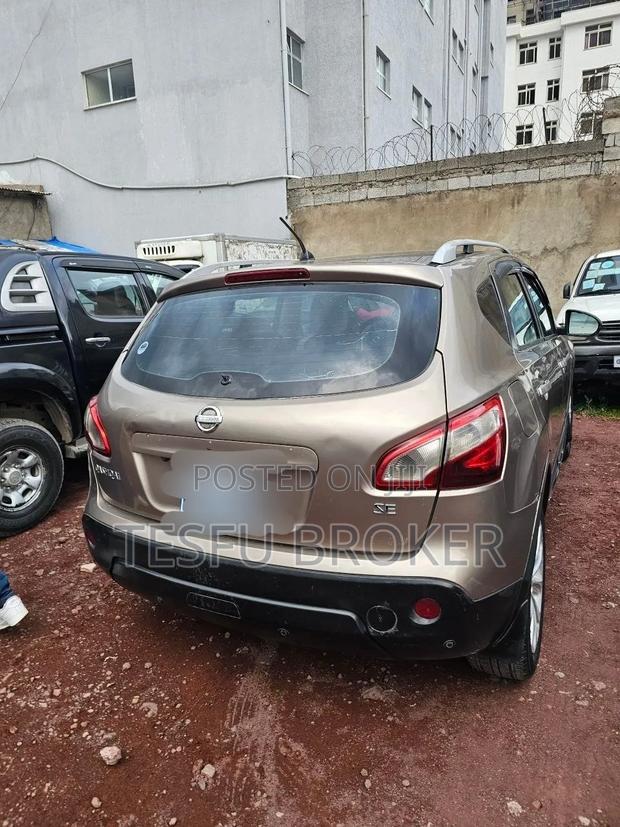 Nissan Qashqai 2012 Brown