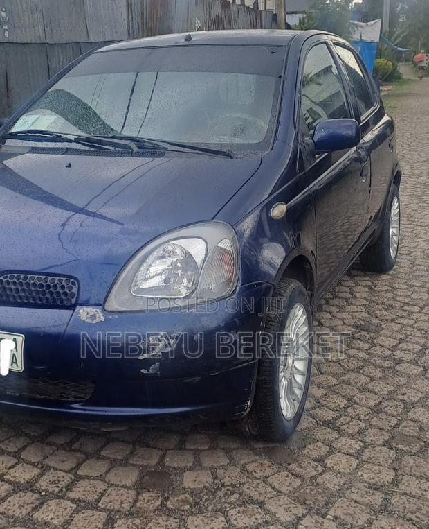 Toyota Vitz 2000 Blue