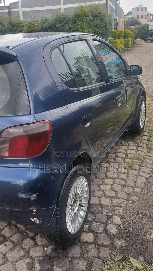 Toyota Vitz 2000 Blue