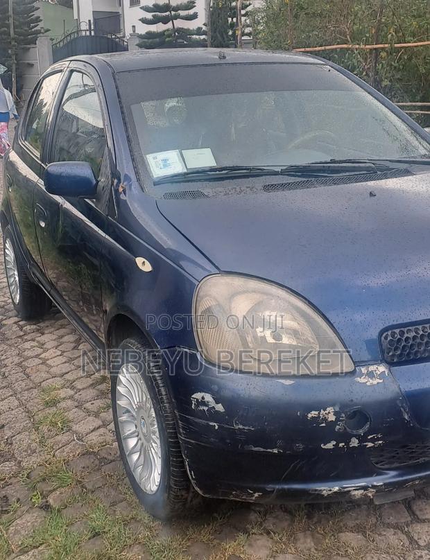 Toyota Vitz 2000 Blue