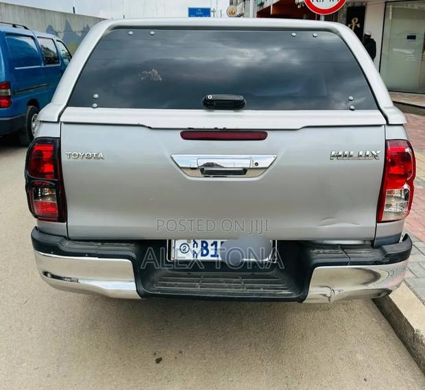 Toyota Hilux 2017 Gold