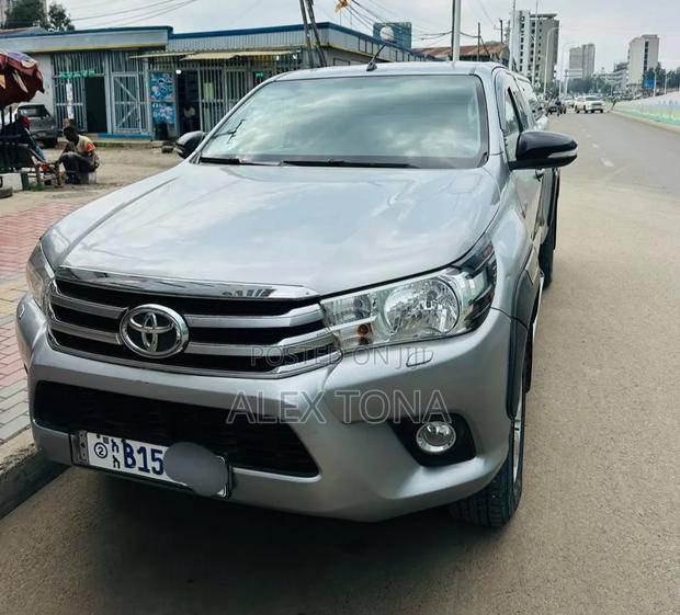 Toyota Hilux 2017 Gold
