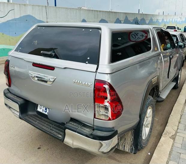 Toyota Hilux 2017 Gold