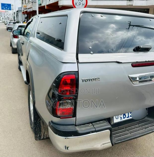 Toyota Hilux 2017 Gold