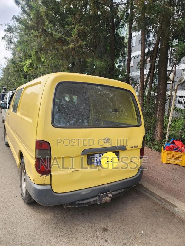 Toyota Hilux 2006 Yellow