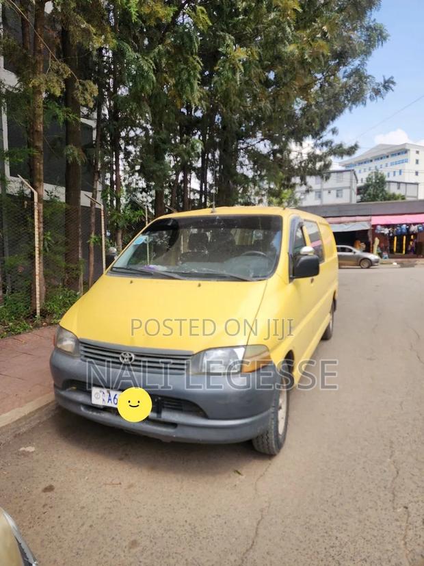 Toyota Hilux 2006 Yellow