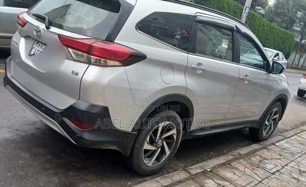 Toyota Yaris 2022 Silver