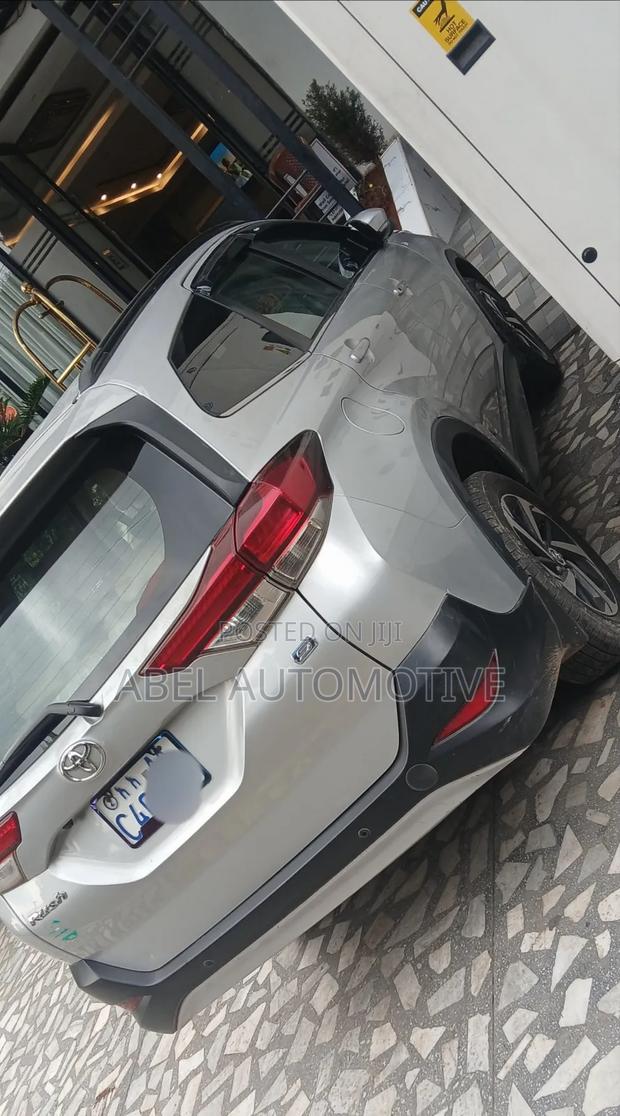 Toyota Yaris 2022 Silver