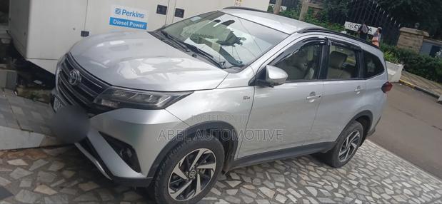 Toyota Yaris 2022 Silver