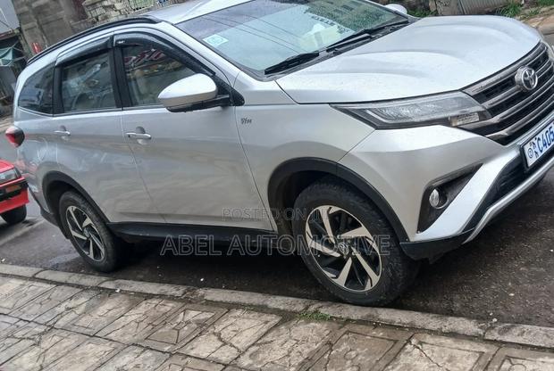 Toyota Yaris 2022 Silver