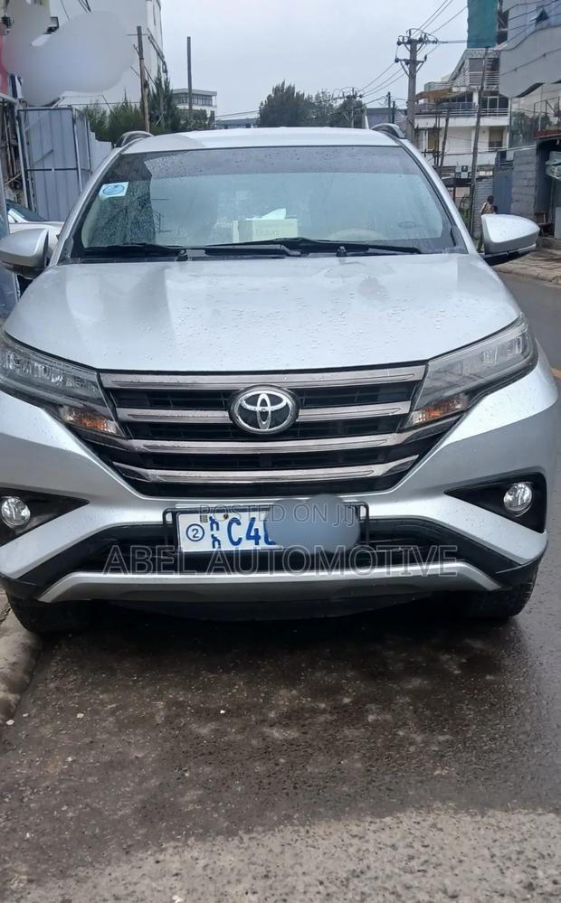 Toyota Yaris 2022 Silver