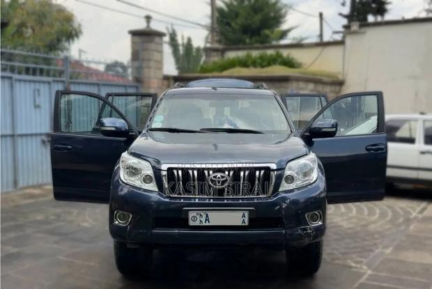 Toyota Land Cruiser Prado 2010 Blue