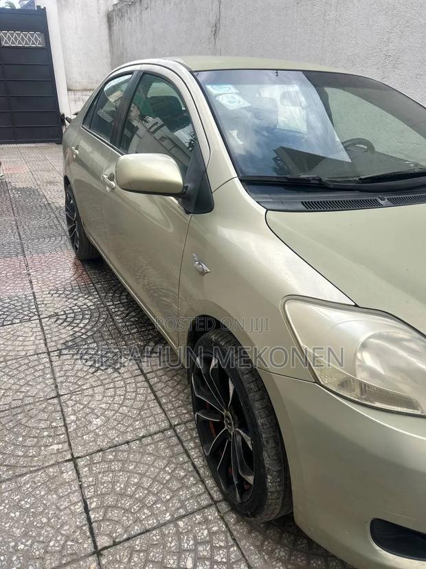 Toyota Belta 2009 Gold