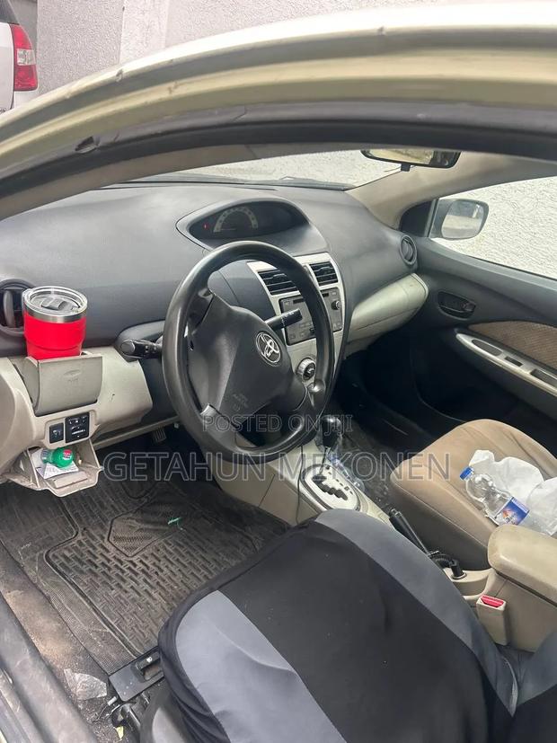 Toyota Belta 2009 Gold