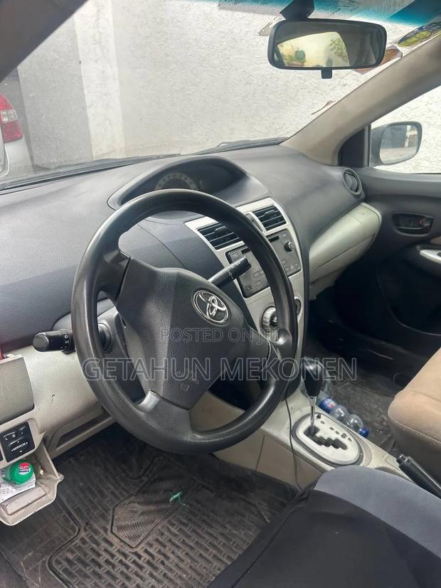 Toyota Belta 2009 Gold