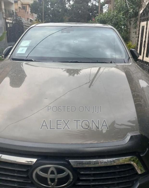 Toyota Hilux 2022 Gray
