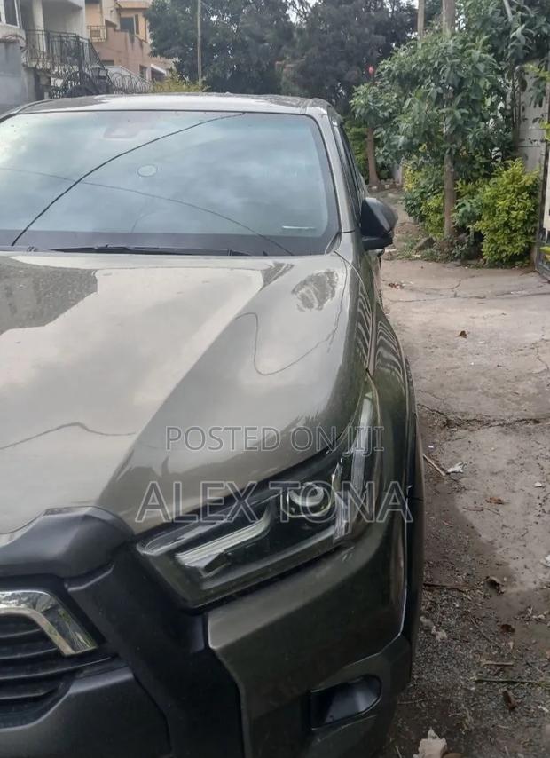 Toyota Hilux 2022 Gray