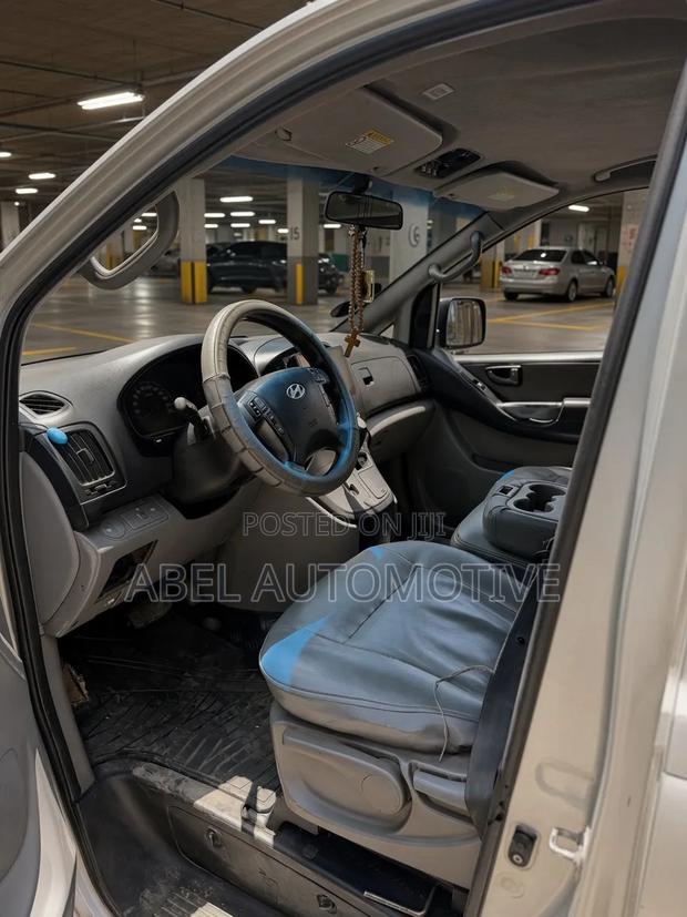 Hyundai H200 2007 Silver