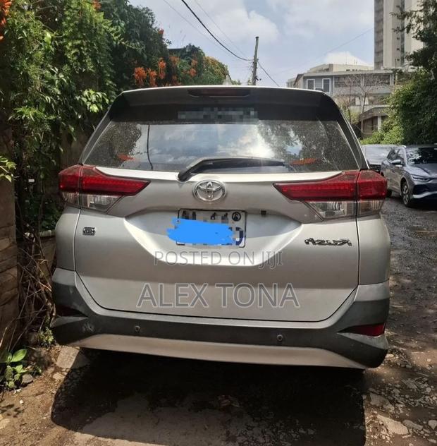 Toyota Rush 2022 Silver