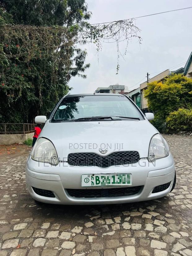 Toyota Vitz 2004 Silver