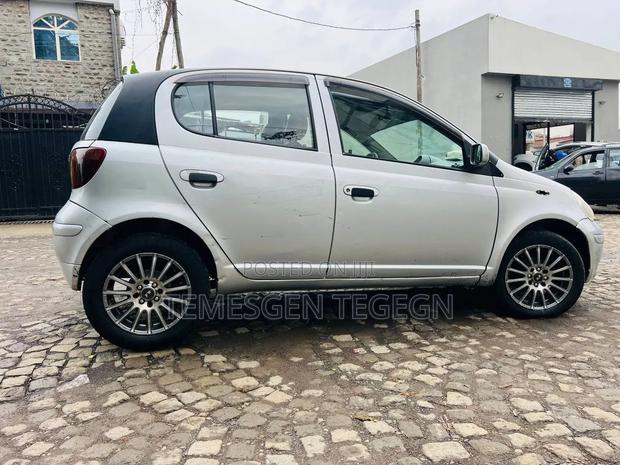 Toyota Vitz 2004 Silver
