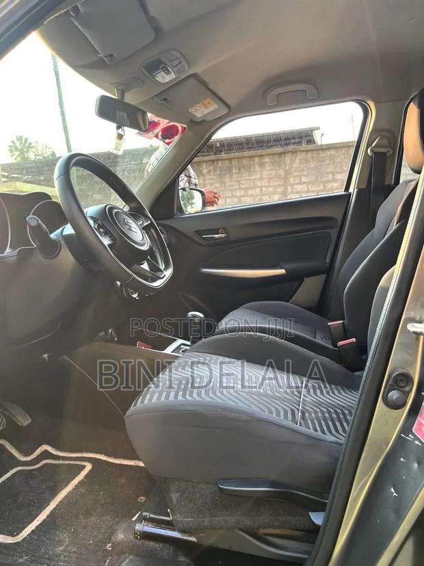 Suzuki Swift 2022 Gray