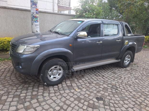 Toyota Hilux 2013 Black