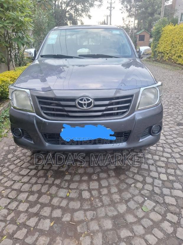 Toyota Hilux 2013 Black