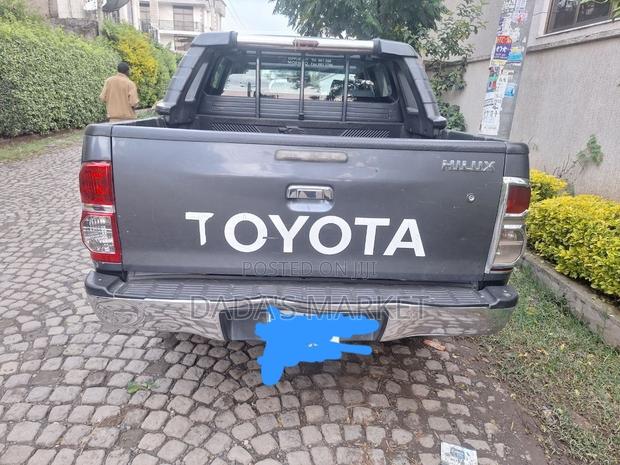 Toyota Hilux 2013 Black