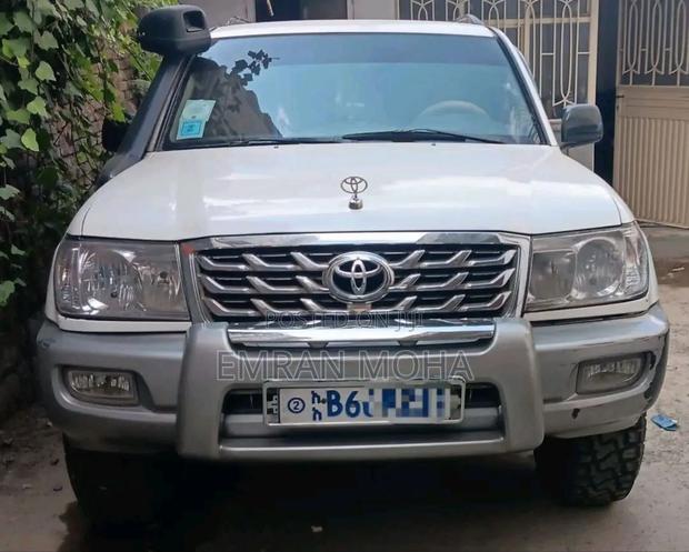 Toyota Land Cruiser 2007 White
