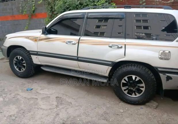 Toyota Land Cruiser 2007 White