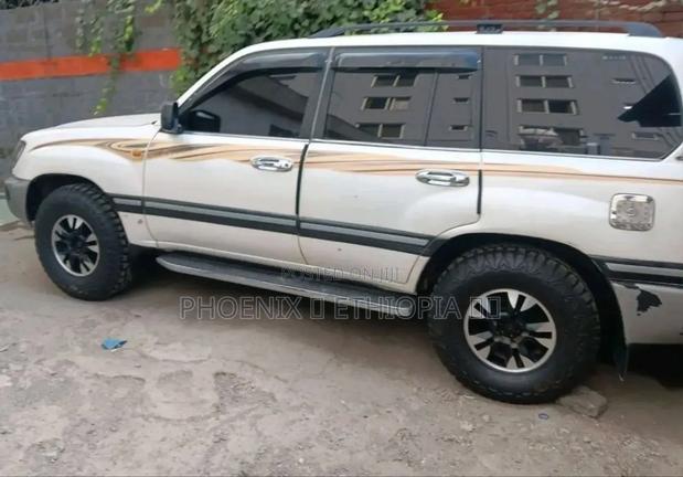 Toyota Land Cruiser 2007 White