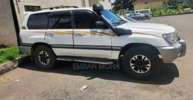 Toyota Land Cruiser 2007 White