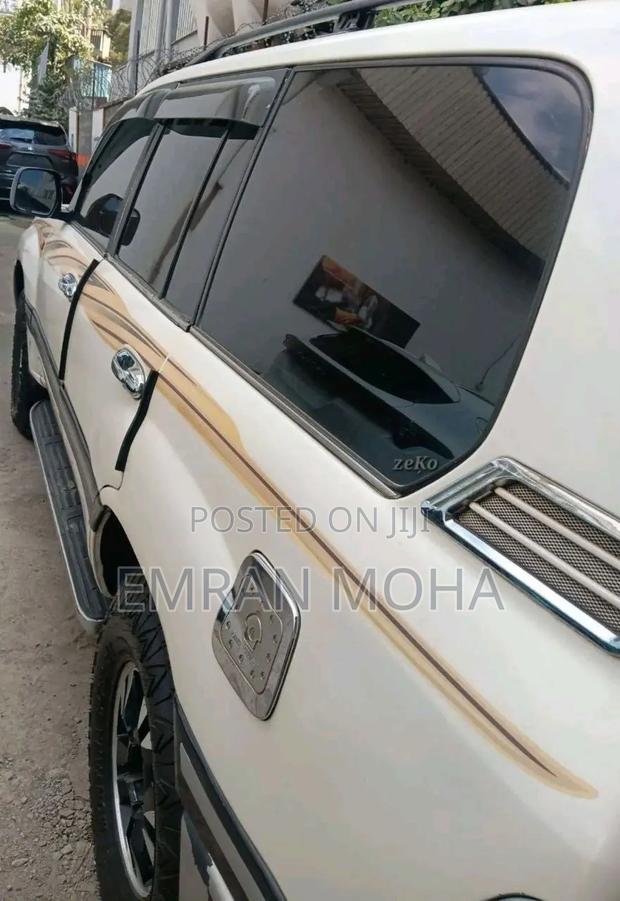 Toyota Land Cruiser 2007 White